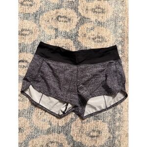 Lululemon Speed Short 4-way Stretch 2 1/2" Size 4 Excellent Condition